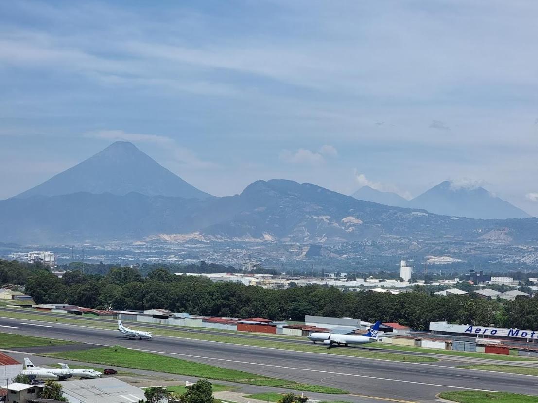 Apartmán Amazing Aircrafts Views In Front Of Airport Ciudad de Guatemala Exteriér fotografie