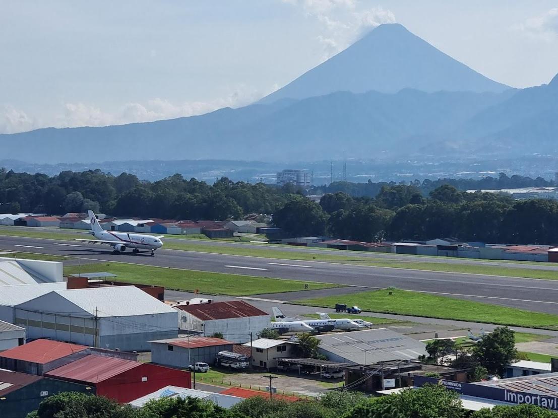 Apartmán Amazing Aircrafts Views In Front Of Airport Ciudad de Guatemala Exteriér fotografie